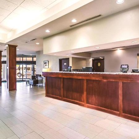Norwood Inn & Suites Milwaukee Butler Bagian luar foto