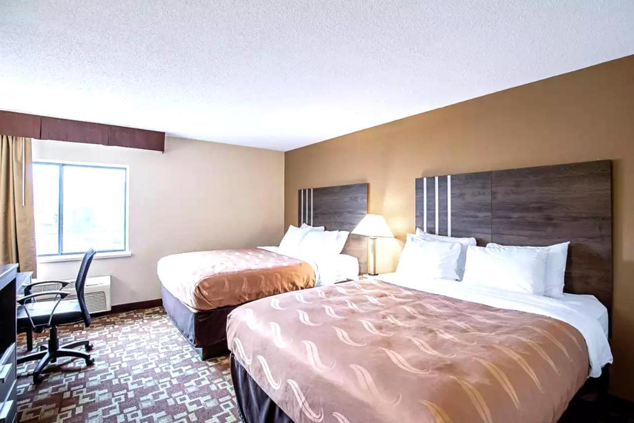 Norwood Inn & Suites Milwaukee Bagian luar foto