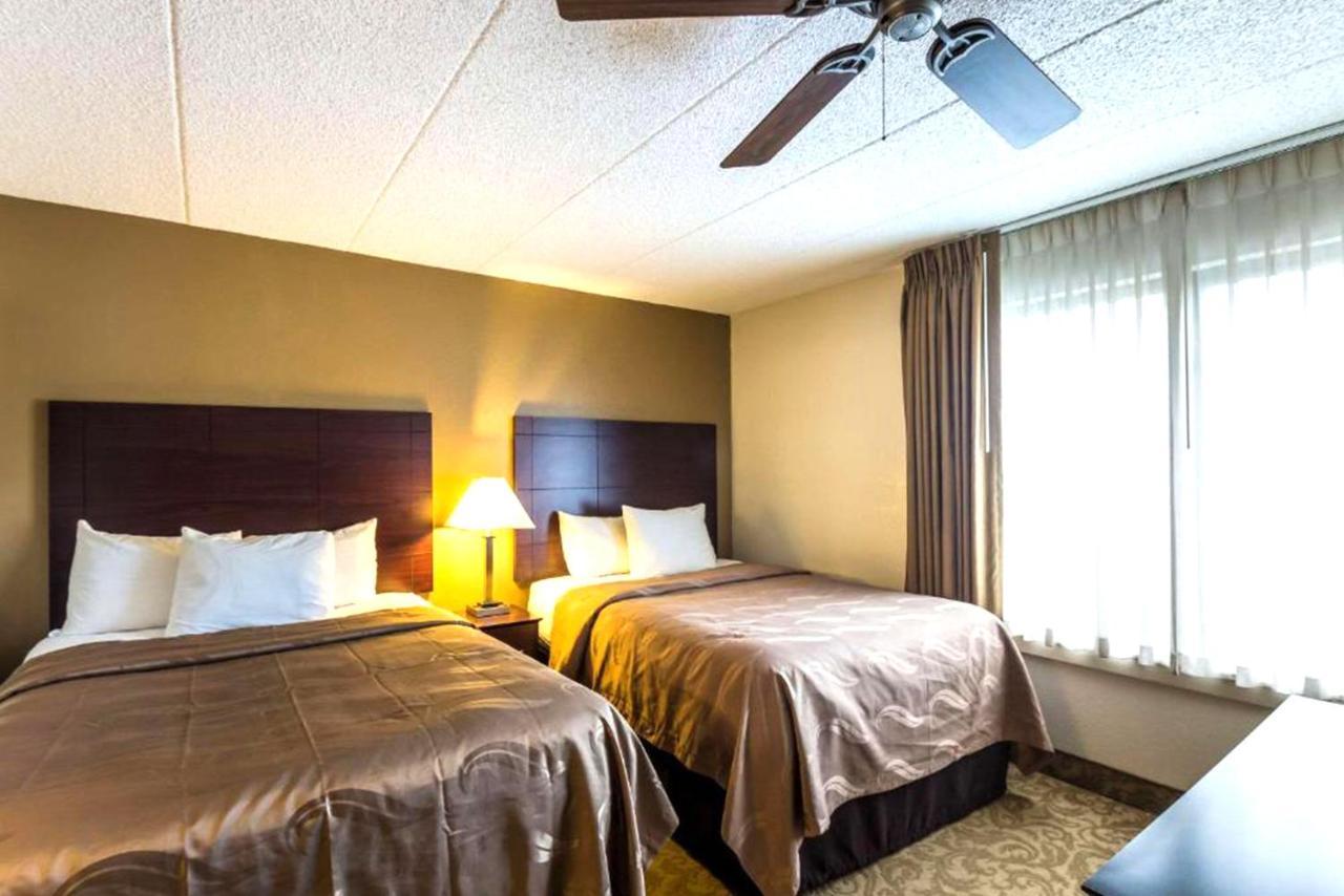 Norwood Inn & Suites Milwaukee Butler Bagian luar foto
