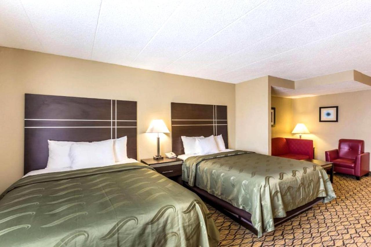 Norwood Inn & Suites Milwaukee Bagian luar foto