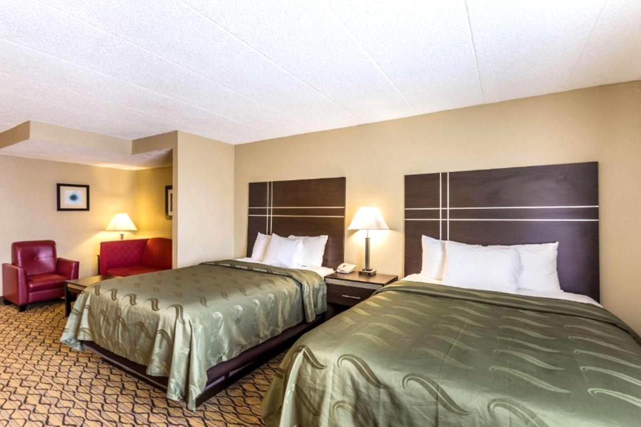 Norwood Inn & Suites Milwaukee Butler Bagian luar foto