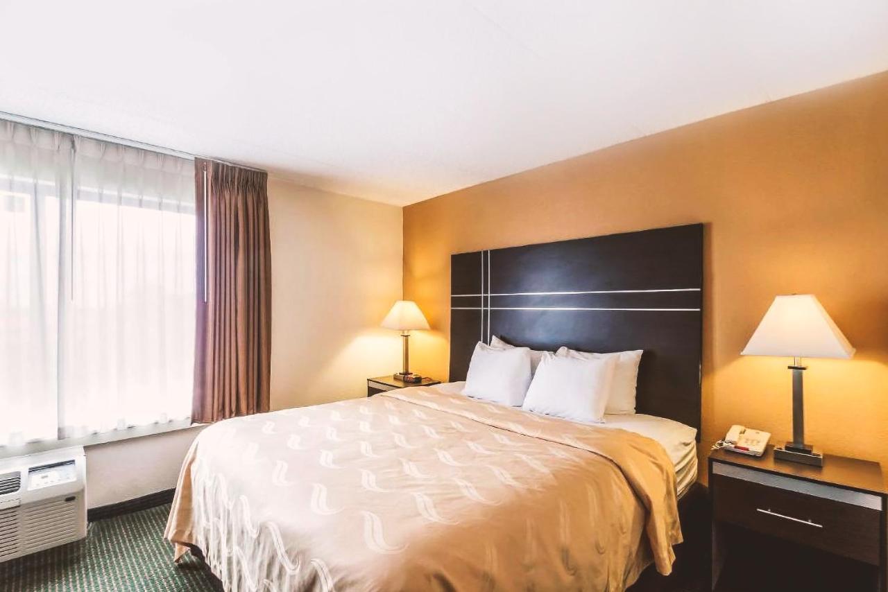 Norwood Inn & Suites Milwaukee Butler Bagian luar foto