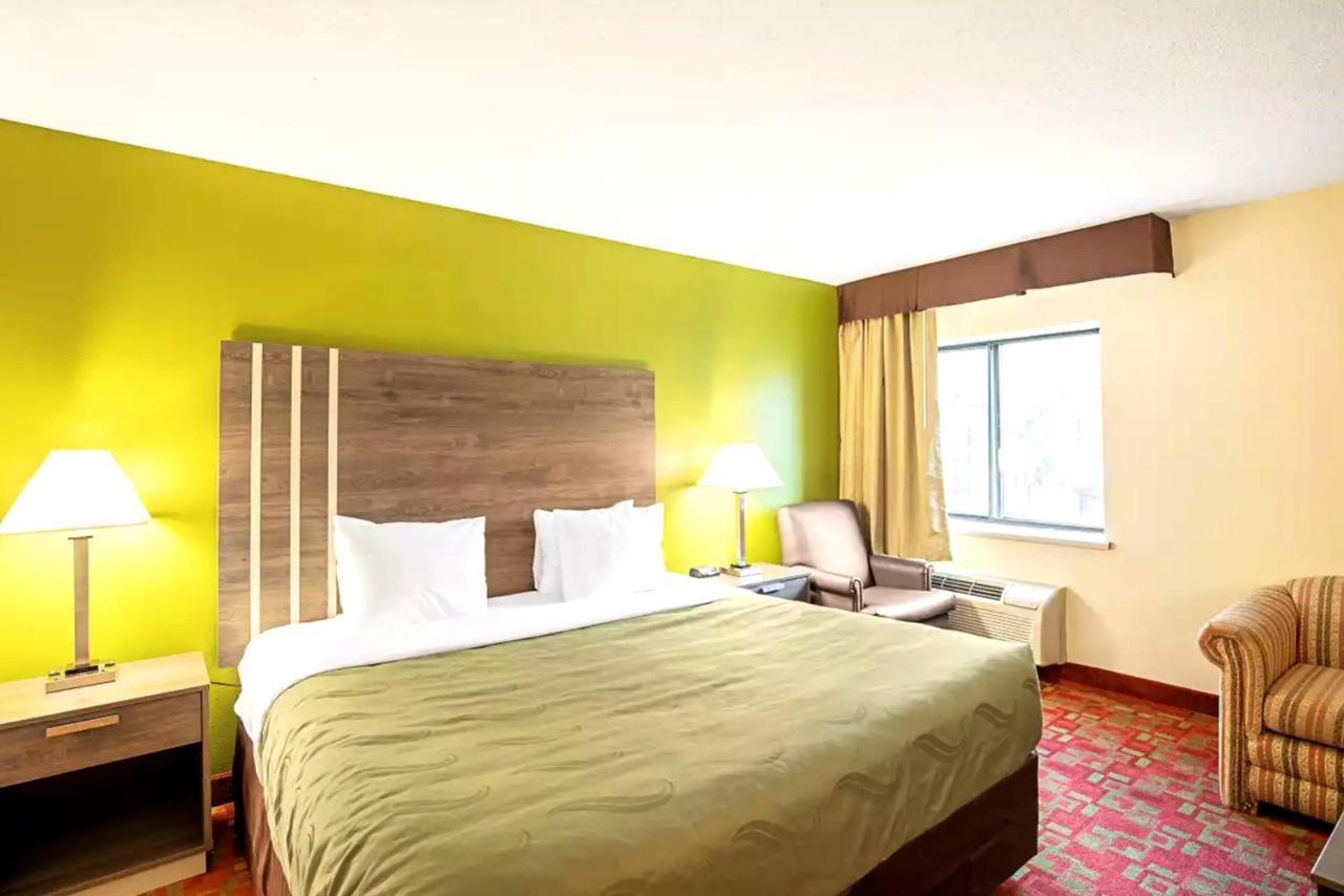 Norwood Inn & Suites Milwaukee Bagian luar foto